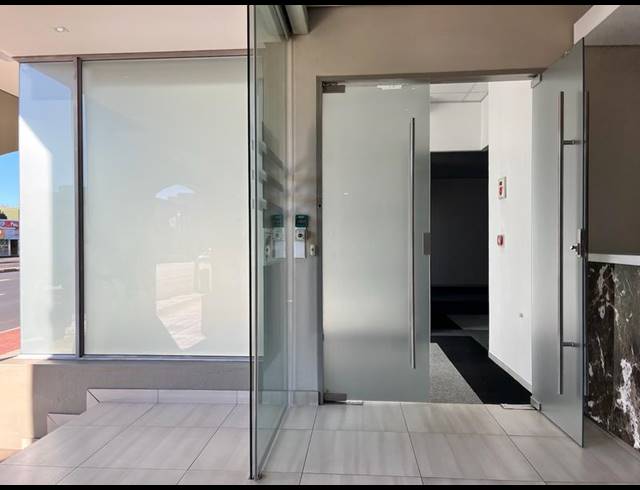 BUSINESS PROPERTY TO RENT IN CLAREMONT